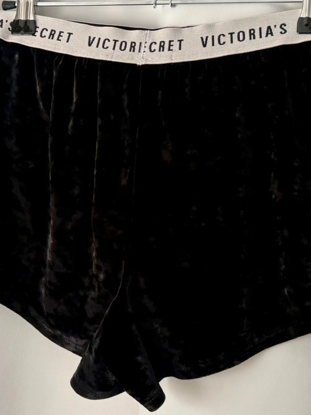 Women’s Victoria’s Secret black velour velvet sleep shorts Small